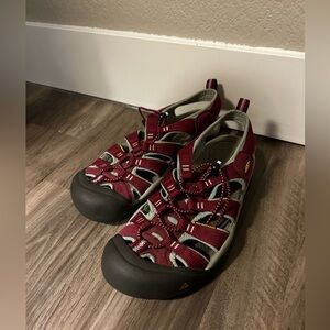 KEEN Newport V2 Sandal, Magenta/Pink/Red, Women’s 10.5/EU 41